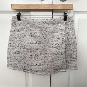 Hollister white patterned skort size medium